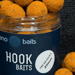 kulki hakowe o smaku truskawki w słoiku o pojemności 250ml